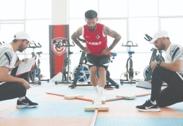 Futbolcular dayanıklılık, denge güç ve kuvvet testinden geçti