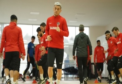 Futbolcular fitness salonunda çalıştı