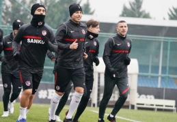 Futbolcular kampa girdi