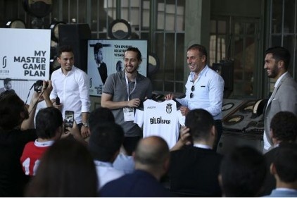 &#8220;Futbolcular kendine yatırım yapmalı&#8221;