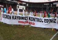 Futbolcular pankartla çıktı