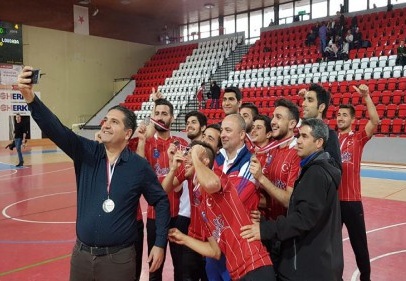 Futbolda hüzün hokeyde sevinç 