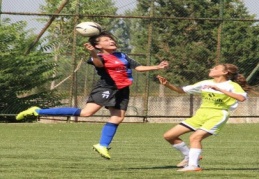 Futbolun prensesleri sahaya çıktı