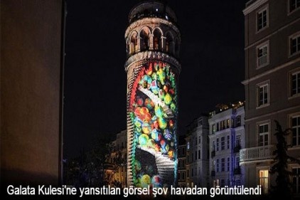 Galata Kulesi'ne yansıtılan görsel şov havadan görüntülendi