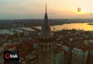 Galata Kulesi'nin gün batımıyla birleşen manzarası mest etti