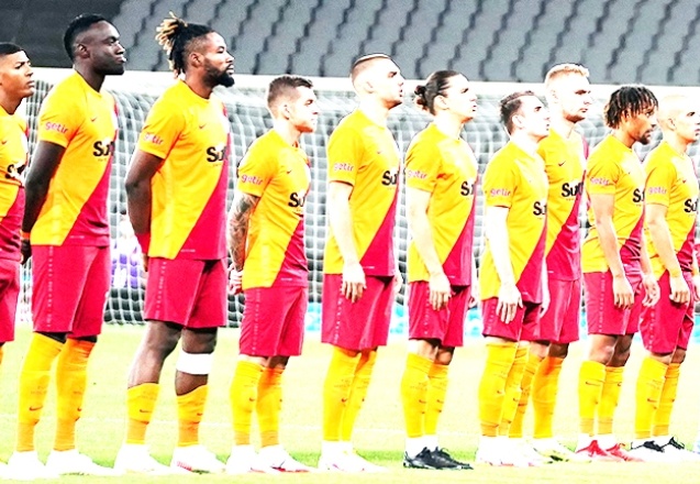 Galatasaray, 16 futbolcu ile yollarını ayırdı