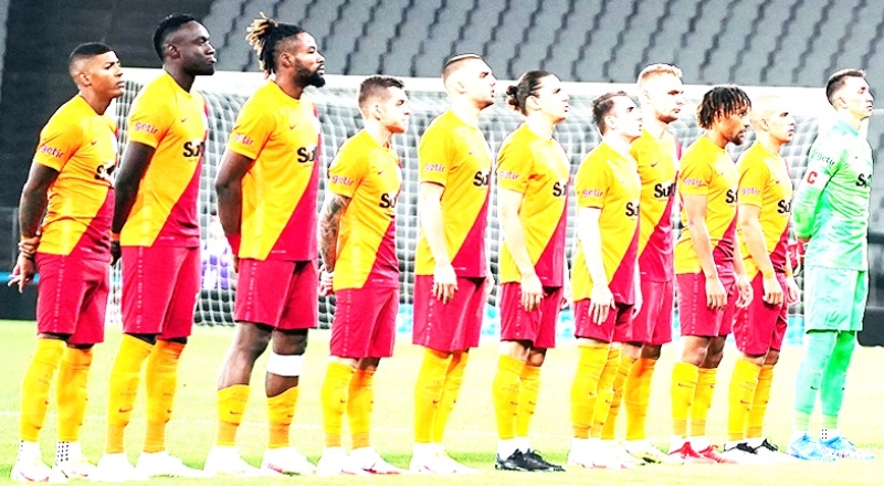 Galatasaray, 16 futbolcu ile yollarını ayırdı