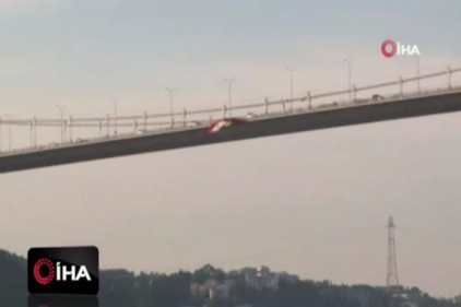 Galatasaray bayrakları köprülere asıldı