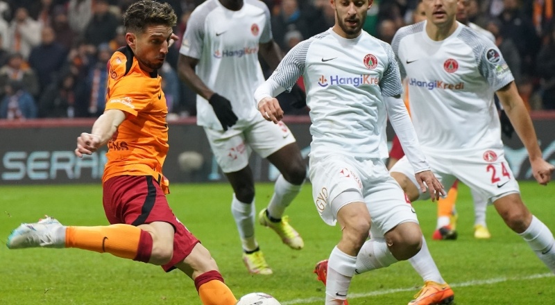 Galatasaray bu sezon İstanbul takımlarına yenilmedi