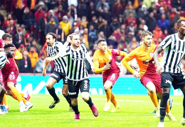 Galatasaray, dört maçtan beri kazanamıyor