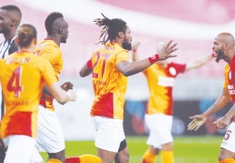 Galatasaray Marcao ile anlaştı; sıra Luyindama ve Emre Akbaba'da