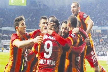 Galatasaray tribüne servet ödüyor