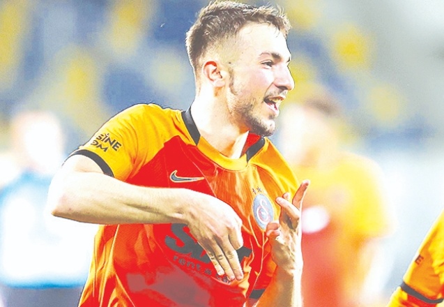 Galatasaray'ın yeniden kiraladığı Halil Dervişoğlu, İstanbul'a geldi