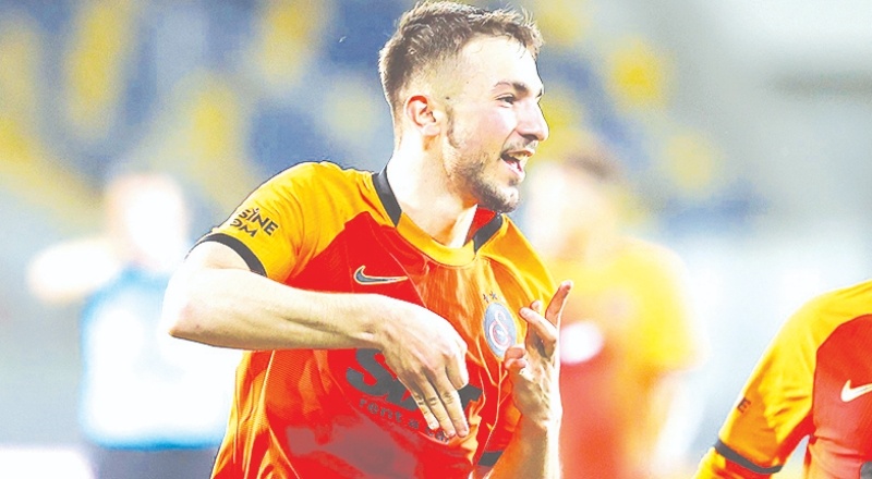 Galatasaray'ın yeniden kiraladığı Halil Dervişoğlu, İstanbul'a geldi