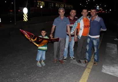Galatasaraylılar coşkusunu sokağa taşıdı