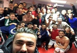 Galibiyet sevincini selfiye yansıttılar