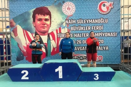 Gamzenur Sarıkaya ve Hatice Fırat Halter Şampiyonası&#039;na damga vurdu