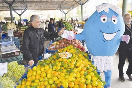 GASKİ, kalabalık noktalarda, afiş dağıtarak bilgilendirdi