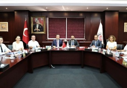 Gastronomi alanında hizmet kalitemizi daha iyi seviyelere çıkartmak zorundayız