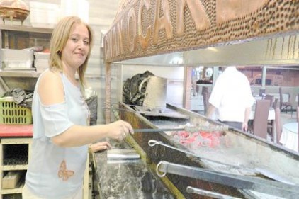 Gastronomi kenti Gaziantep&#039;te kadınlar ön saflara geçiyor