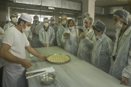"Gastronomi uzmanı" turist rehberleri geliyor