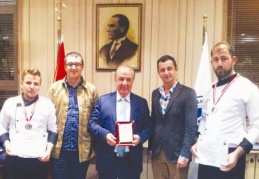 Gastronomi ve Mutfak Sanatları Bölümü’nden Azat Atmaca ve İrfan Yolaçan birinci oldu