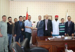 GAÜN Hastanesi futbol takımı sezonun şampiyonu oldu