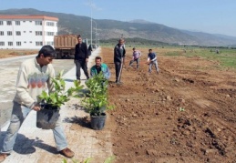 GAÜN İslahiye İİBF kampüsünde iki bin fidan dikildi