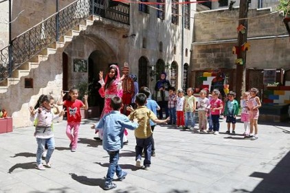 GAÜN öğrencilerinden çocuklara masal atölyesi