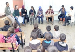 GAÜN öğrencilerinden ilkokul öğrencilerine kırtasiye yardımı