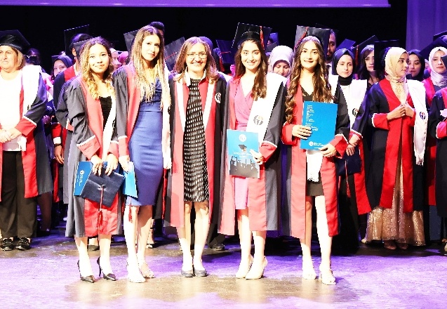 GAÜN Sosyal Bilimler MYO’da mezuniyet sevinci