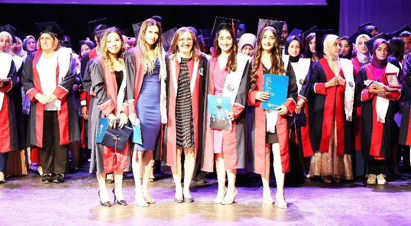 GAÜN Sosyal Bilimler MYO’da mezuniyet sevinci