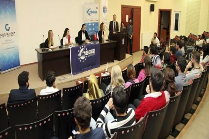 GAÜN Suriyeli gerçeklerini dünya gençlerine anlatıyor