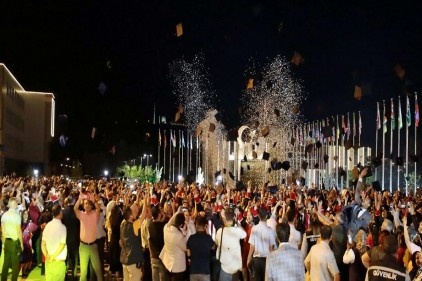 GAÜN&#8217;de 8 bin 750 öğrenci mezuniyet sevinci yaşadı