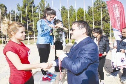 GAÜN&#8217;de geleneksel Atatürk koşusu düzenlendi