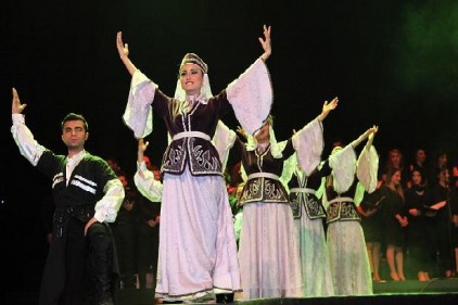 GAÜN&#8217;de Türk Halk Müziği Konseri ve Türk Halk Oyunları gösterisi vardı