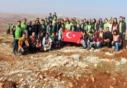 GAÜN’de yabancı uyruklu öğrenciler fidan dikti