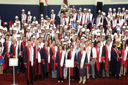 GAÜN&#8217;ün mühendisleri ahilik geleneğiyle kuşak giyip, baret taktı