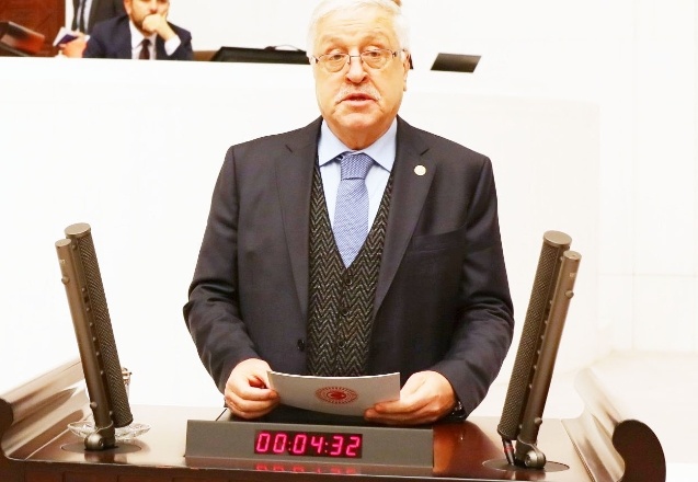 “Gazeteciler demokrasinin yapı taşlarıdır”