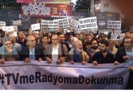 Gazeteciler "Gerçekleri yazmaya devam edeceğiz" dedi 