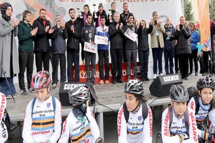 Gazi Yarı Maratonu ve Halk Koşusu&#8217;nda dereceye girdiler