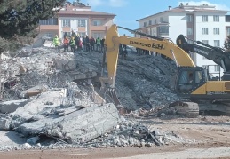 Gaziantep Ayşe-Mehmet Polat Sitesi'ndeki arama kurtarma çalışmaları sürüyor