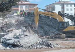 Gaziantep Ayşe-Mehmet Polat Sitesi'ndeki arama kurtarma çalışmaları sürüyor