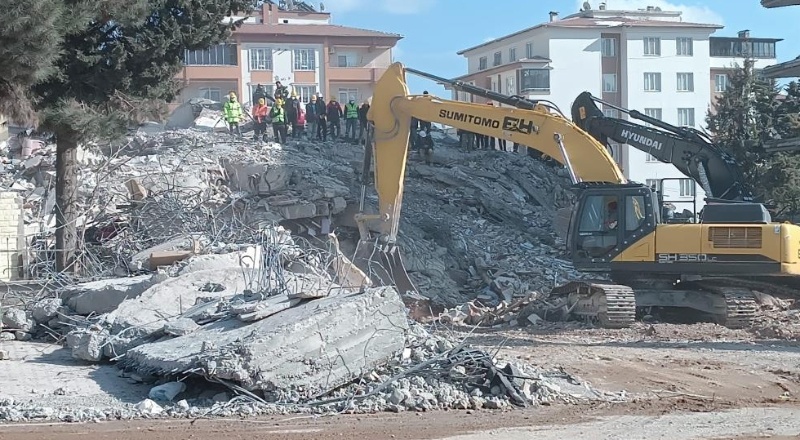 Gaziantep Ayşe-Mehmet Polat Sitesi'ndeki arama kurtarma çalışmaları sürüyor