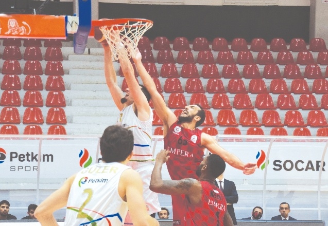 Gaziantep Basketbol - Galatasaray ile oynuyor
