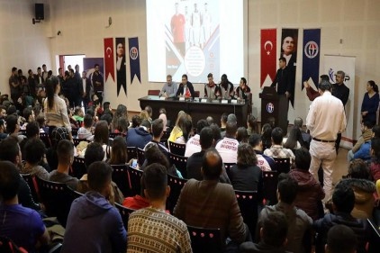Gaziantep Basketbol takımı GAÜN&#8217;lü öğrencilerle buluştu