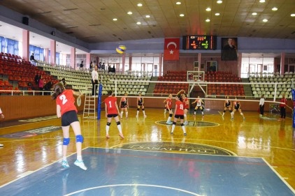 Gaziantep Bölgesel Bay-Bayan Voleybol Ligi müsabakaları başladı