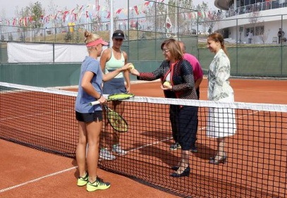 Gaziantep Büyükşehir Belediyesinin kısa sürede tamamladığı tenis kompleksi ilk kez bir turnuvaya ev sahipliği yapıyor