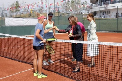 Gaziantep Büyükşehir Belediyesinin kısa sürede tamamladığı tenis kompleksi ilk kez bir turnuvaya ev sahipliği yapıyor