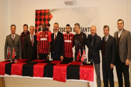 Gaziantep ekibi Sow ve Erhan Çelenk ile sözleşme imzaladı 